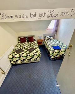 Triple Room with Private Bathroom room in Hayward Hotel