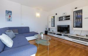 Villa Lioness in Kastel Luksic, playground & pool