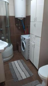 Relax 2 besplatan parking