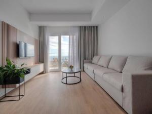 Lovely Partial Sea View one bedroom Flat in Horizon Residences A24