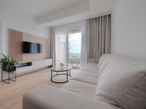 Lovely Partial Sea View one bedroom Flat in Horizon Residences A24