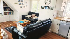 Leylands - Perfect location near town and beach