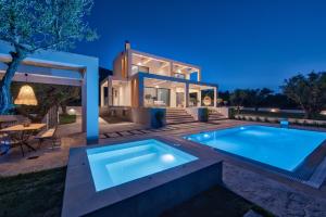 Delight Luxury Villa - Contemporary Elegance & Tranquility, by ZanteWize