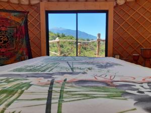 Tentes de luxe Yourte contemporaine avec magnifique vue sur les montagnes : photos des chambres