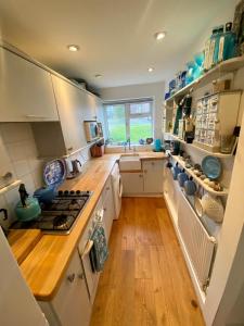 Cosy and Characterful 1 bedroom townhouse with big south facing garden in Cardiff