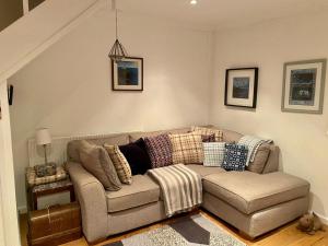 Cosy and Characterful 1 bedroom townhouse with big south facing garden in Cardiff