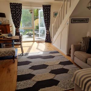 Cosy and Characterful 1 bedroom townhouse with big south facing garden in Cardiff