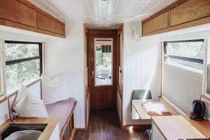 Campings Relaxing retreat for 2 on beautiful converted bus : photos des chambres