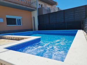 Apartment Gajo with swimming pool near Split