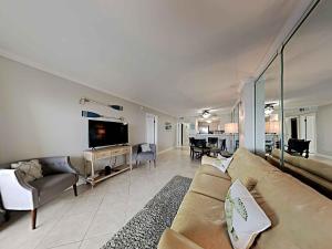 Ocean Breeze East #202