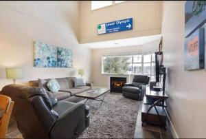 Ski-in Ski-out at upper village next to Fairmount Hotel In Whistler - 3hvězdičkové hotely ve městě Whistler