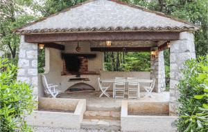 Cozy Home In Roquefort-Les-Pins