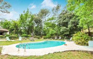 Maisons de vacances Amazing home in Roquefort-les-Pins with Outdoor swimming pool, WiFi and 3 Bedrooms : photos des chambres