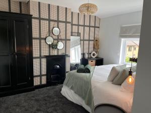 Royston Village, Barnsley, 1930’s contemporary villa