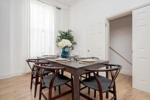 Elegant 3Bed Apartment in Kensington Olympia