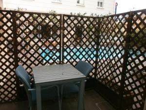 Hotels The Originals City, Hotel Frisia, Beaulieu-sur-Mer (Inter-Hotel) : Appartement (2 Adultes + 1 Enfant)