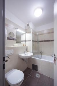 Family Room (2 Adults + 1 Child) room in Terme Olimia - Hotel Breza