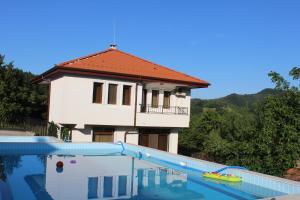 Бадевски рай-къща Любов