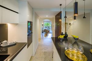 Next to Puente Romano Newly done Modern style 5 star Luxury stay