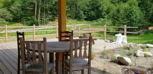 Chalets Chalet L'Oratoire & Mazot - Renovated Historic Chalet - Huge Garden & Separate Cabin for 2 : photos des chambres