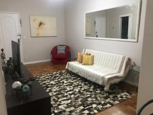 Incrivel quarto sala Ipanema em frente ao metro - Jangadeiros duas quadras da praia