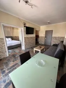 Jacuzzi Suites - Салоніки