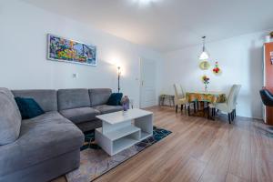 Apartment Nika Solitudo