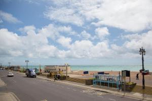 Lovely 3-Bedroom Apartment with Stunning Sea Views