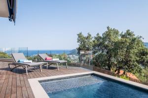 Architect-Designed House Heated Pool and Sea View