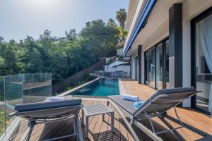 Architect-Designed House Heated Pool and Sea View