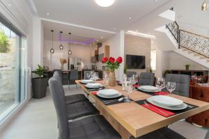 Luxury Villa Sun Stone heated pool & whirlpool