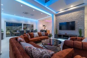 Luxury Villa Sun Stone heated pool & whirlpool