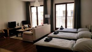 Apt with 6 single beds