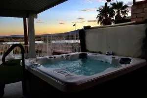 RIVERFRONT RUBY RED HOME WITH PRIVATE DOCK - Needles