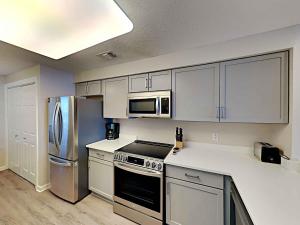 The Pearl of Navarre #1002 - Paradise Palms