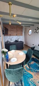 Domki na wodzie Jastarnia - Houseboat