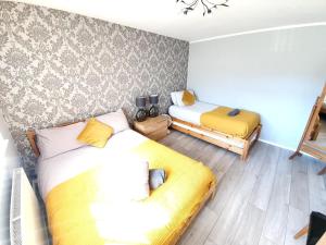 Wetherne House, Beautiful Home, Parking Garden WiFi Self Check-in