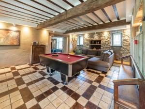 Luxurious holiday home in Melreux-Hotton with sauna