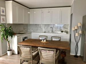 Single family house with lake view in Carona