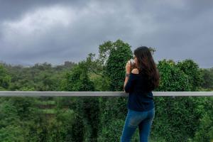 StayVistas Cascades - Mountain-View Villa with Pool, Deck & Balconies