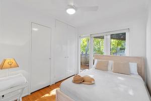 Ferguson St The Beach House Cosy Cottage with Pool