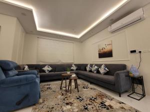 دور واسع وفخم متكامل قرب لافاندا بارك