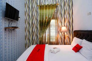 RedDoorz Syariah near RS Mitra Siaga