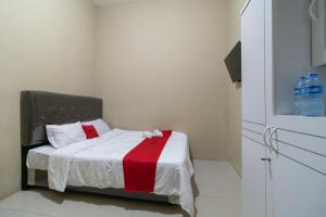 RedDoorz near Palembang Trade Center 4