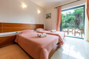 J Studios - Kineta Seaside Retreats