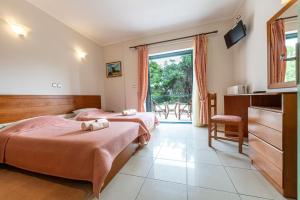 J Studios - Kineta Seaside Retreats