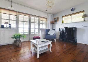 Idyllisch en knus huisje met prachtige veranda.