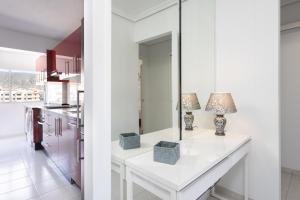 Black and white apartment FREE WIFI