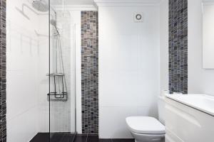 Black and white apartment FREE WIFI