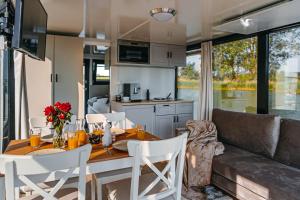 Domek na wodzie - Houseboat - Delfin sauna, bikes, pedal boat, parking FREE